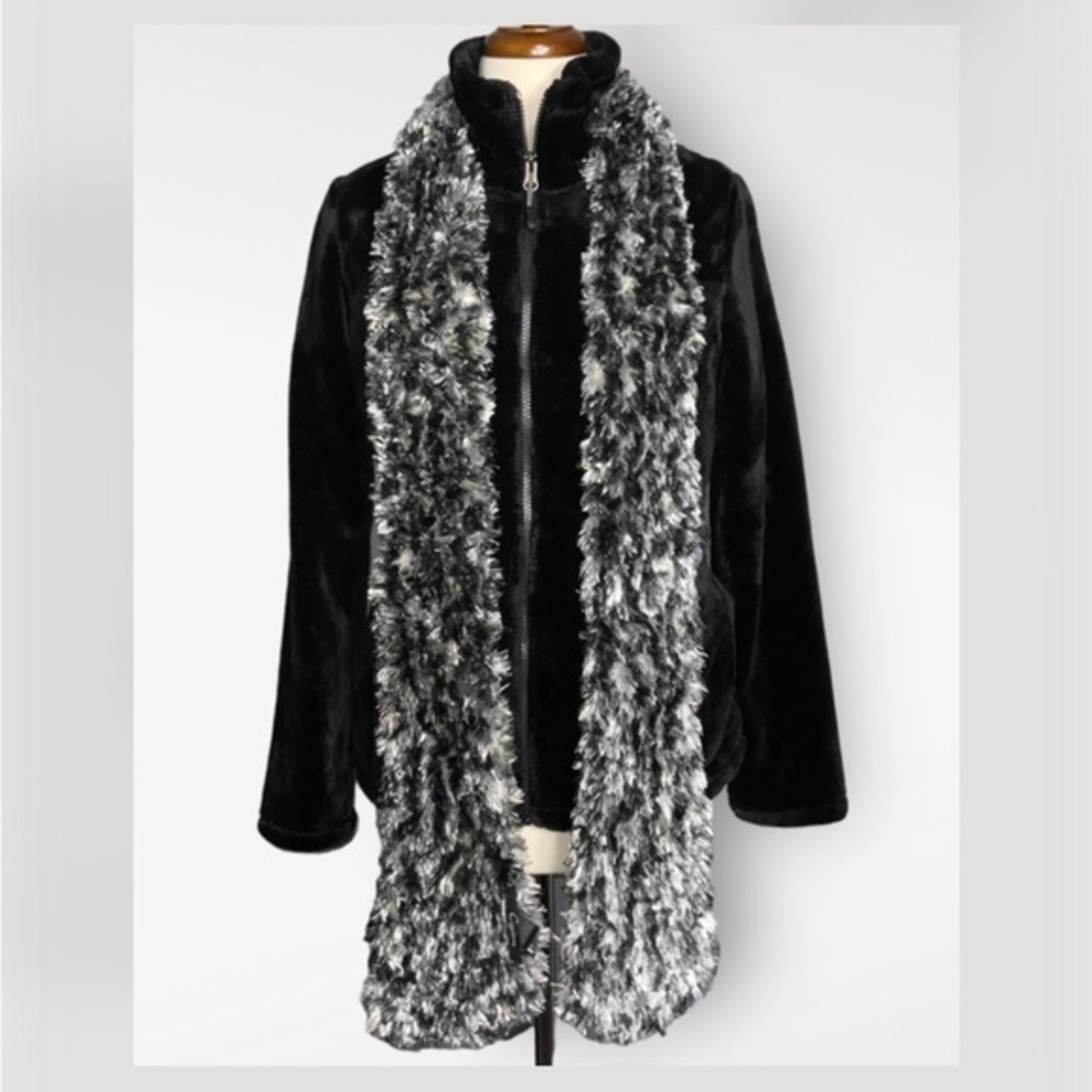 Cejon Black & White Soft Fuzzy Winter Fashionable Scarf 8” X 75” Like New